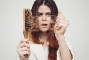 Что делать с сухими волосами: 5 лучших правил