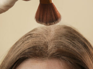 Что произойдет с вашими волосами, если вы будете использовать сухой шампунь каждый день?