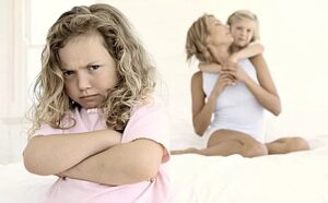 Детская ревность младшего брата или сестры – как справиться?